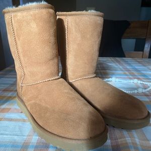 UGG CLASSIC SHORT II